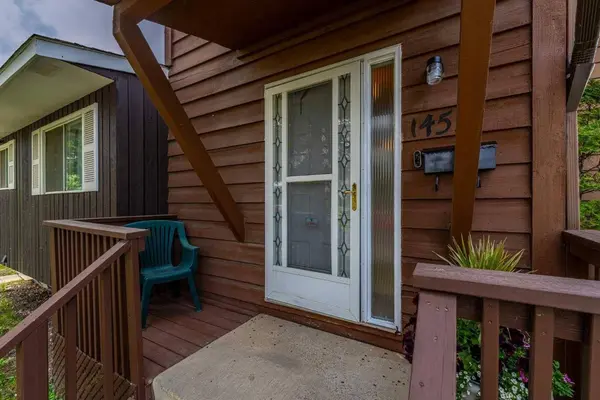 1455 Berkley DR NW, Calgary, AB T3K 1T6