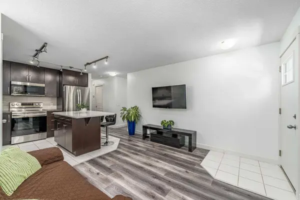 1110 Mckenzie Towne ROW SE, Calgary, AB T2Z 1E1