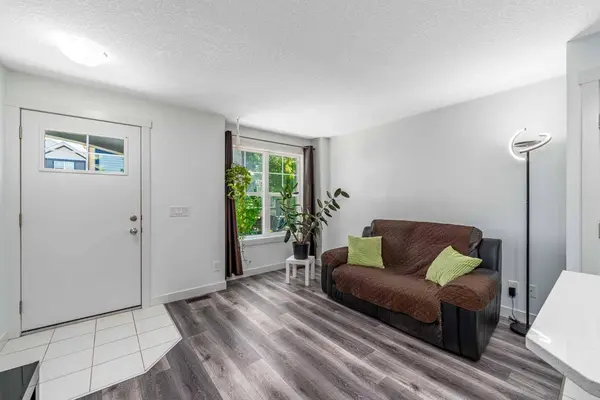 1110 Mckenzie Towne ROW SE, Calgary, AB T2Z 1E1