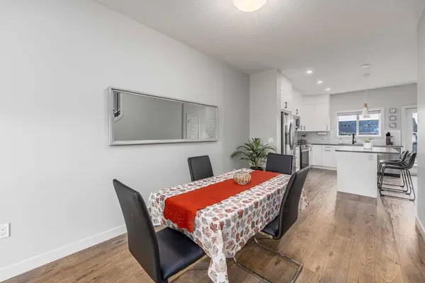228 River Heights DR, Cochrane, AB T4C 0W2