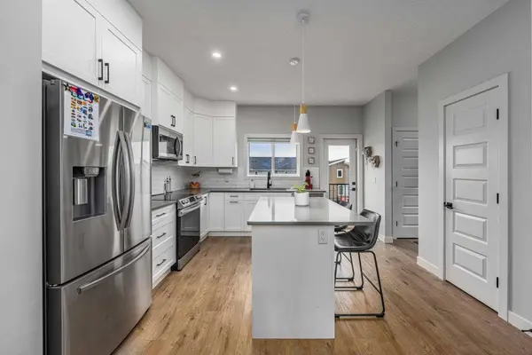 228 River Heights DR, Cochrane, AB T4C 0W2