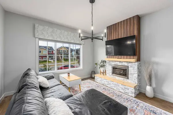 228 River Heights DR, Cochrane, AB T4C 0W2