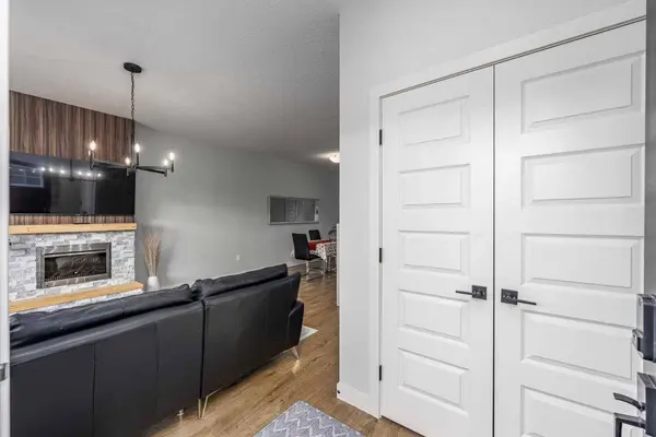 228 River Heights DR, Cochrane, AB T4C 0W2