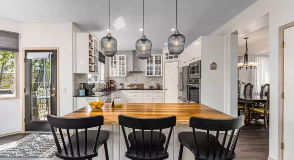 648 Scimitar Bay NW, Calgary, AB T3L 2B2