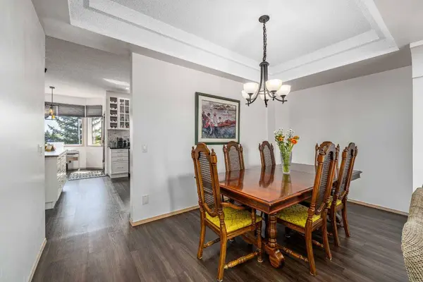 648 Scimitar Bay NW, Calgary, AB T3L 2B2
