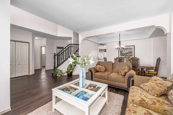 648 Scimitar Bay NW, Calgary, AB T3L 2B2