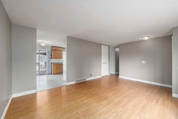 115 Ogden Way WAY SE, Calgary, AB T2C 1V9