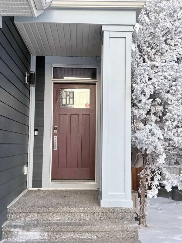 26 Mahogany GN SE, Calgary, AB T3M 0T3