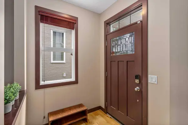 26 Mahogany GN SE, Calgary, AB T3M 0T3