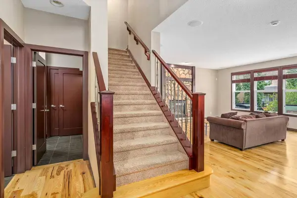 26 Mahogany GN SE, Calgary, AB T3M 0T3