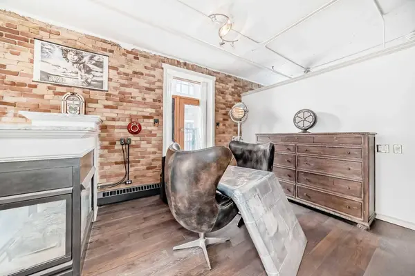 240 11 AVE SW #402, Calgary, AB T2R 0C3