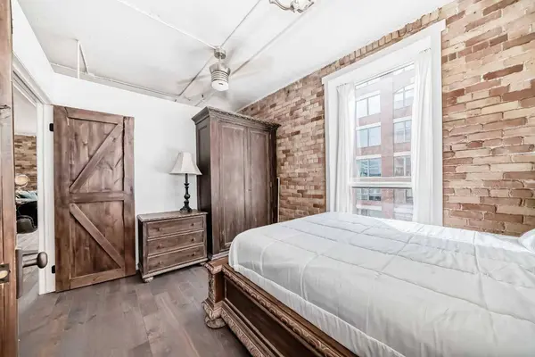 240 11 AVE SW #402, Calgary, AB T2R 0C3