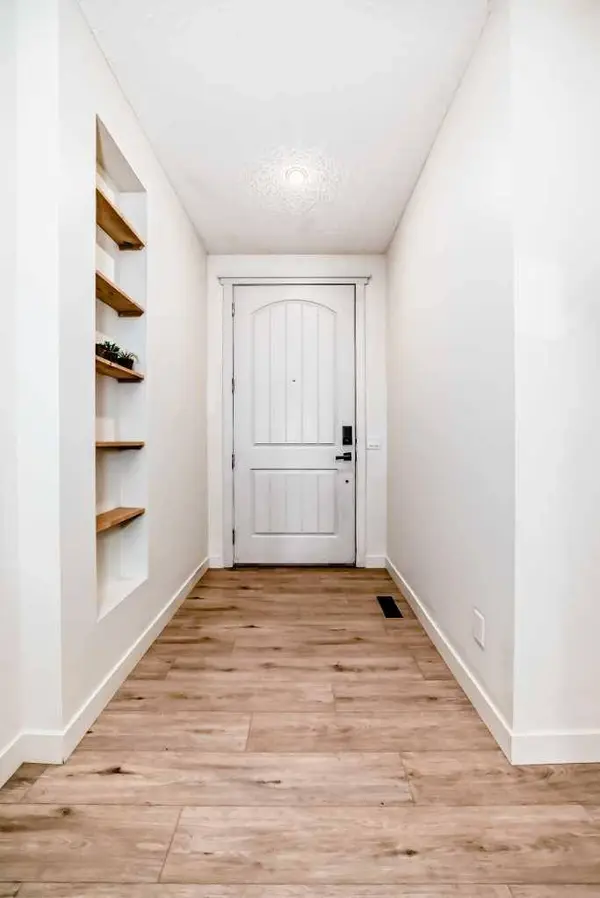 82 Mahogany GN SE, Calgary, AB T3M 0T3