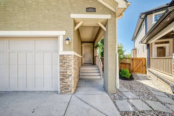 82 Mahogany GN SE, Calgary, AB T3M 0T3