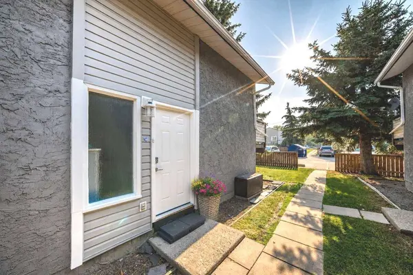 109 Stanley AVE #C, Okotoks, AB T1S 1H8