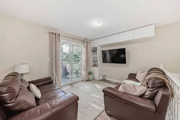 109 Stanley AVE #C, Okotoks, AB T1S 1H8