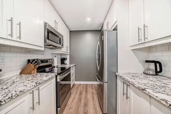 109 Stanley AVE #C, Okotoks, AB T1S 1H8