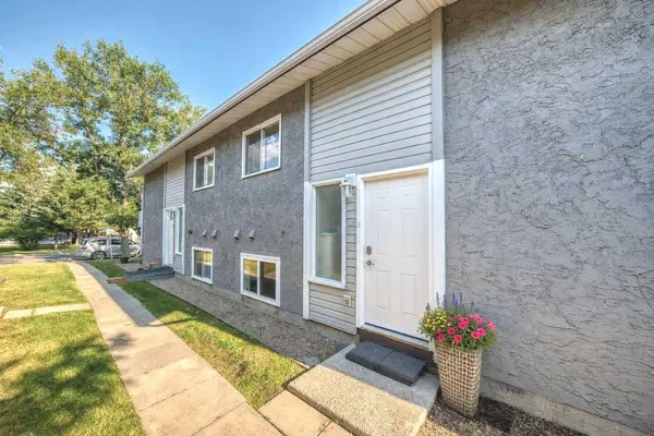 109 Stanley AVE #C, Okotoks, AB T1S 1H8