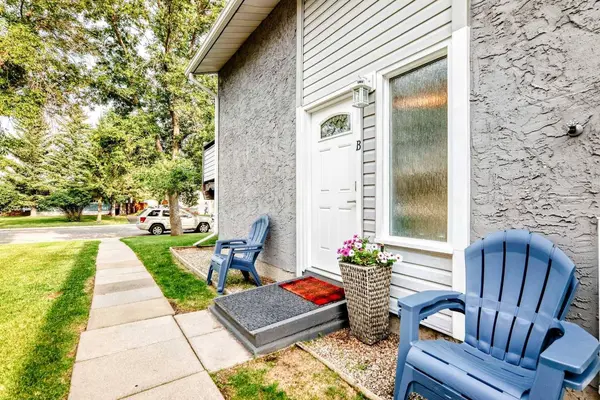 109 Stanley AVE #B, Okotoks, AB T1S 1H8