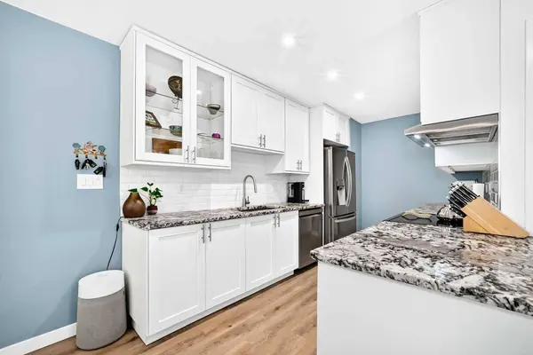 109 Stanley AVE #B, Okotoks, AB T1S 1H8
