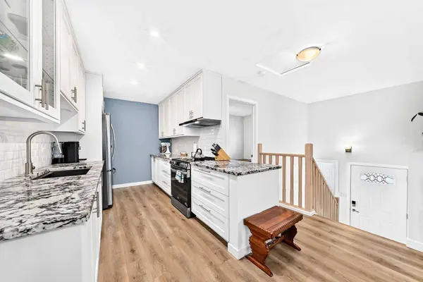 109 Stanley AVE #B, Okotoks, AB T1S 1H8