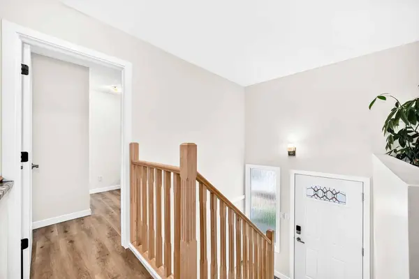 109 Stanley AVE #B, Okotoks, AB T1S 1H8