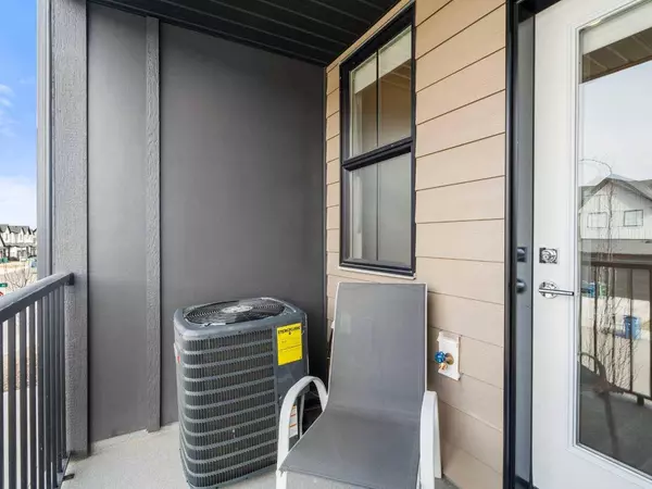 711 South Point Heath SW, Airdrie, AB T4B 5H7