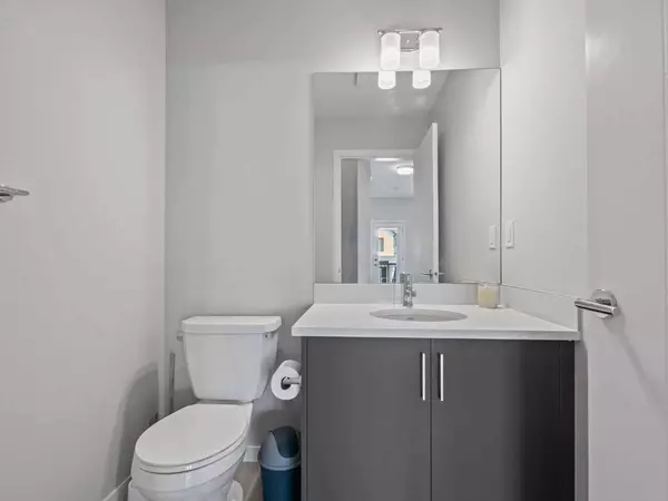 711 South Point Heath SW, Airdrie, AB T4B 5H7