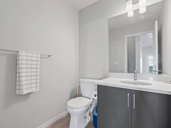 711 South Point Heath SW, Airdrie, AB T4B 5H7