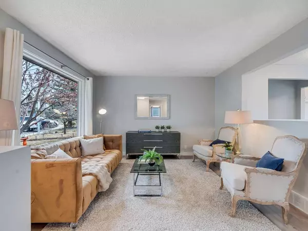 18 Sunnyside PL SE, Airdrie, AB T4B 1S4