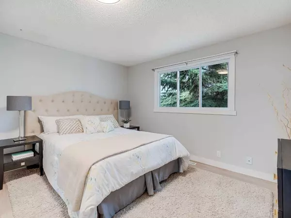 18 Sunnyside PL SE, Airdrie, AB T4B 1S4