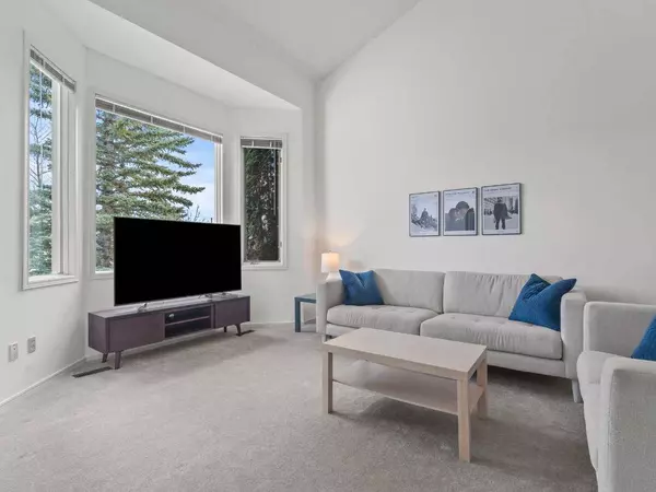 683 Strathcona DR SW, Calgary, AB T3H 1P2