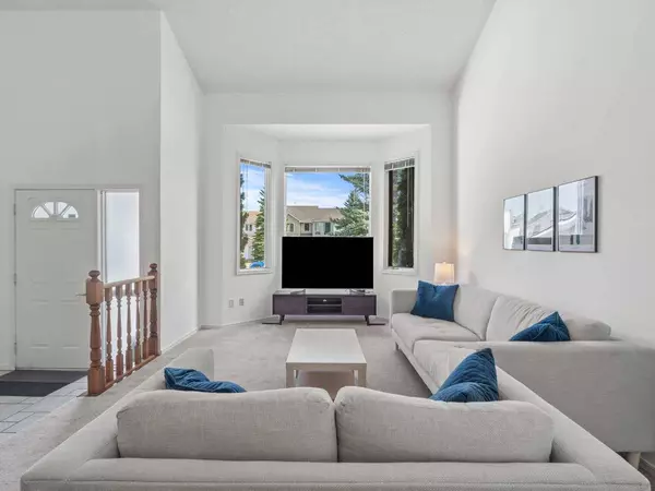 683 Strathcona DR SW, Calgary, AB T3H 1P2