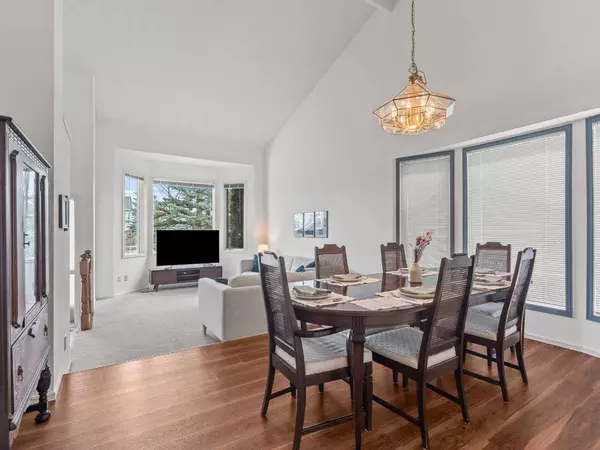 683 Strathcona DR SW, Calgary, AB T3H 1P2