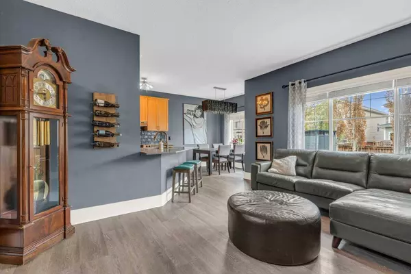 209 Cougartown CIR SW, Calgary, AB T3H 0A3