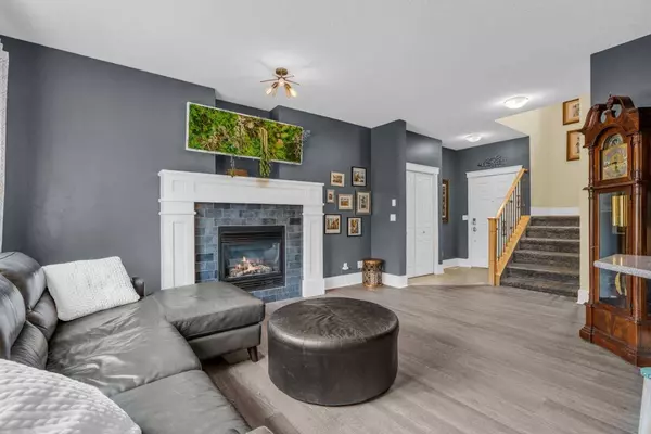 209 Cougartown CIR SW, Calgary, AB T3H 0A3