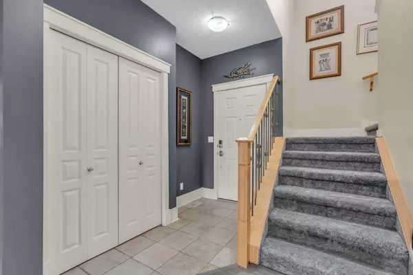 209 Cougartown CIR SW, Calgary, AB T3H 0A3