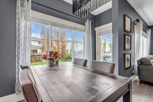 209 Cougartown CIR SW, Calgary, AB T3H 0A3