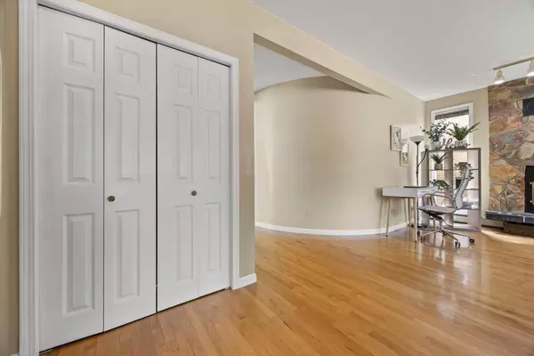 2122 15 ST SW #1 & 2, Calgary, AB T2T 3Y8