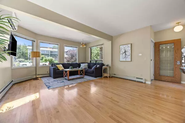 2122 15 ST SW #1 & 2, Calgary, AB T2T 3Y8