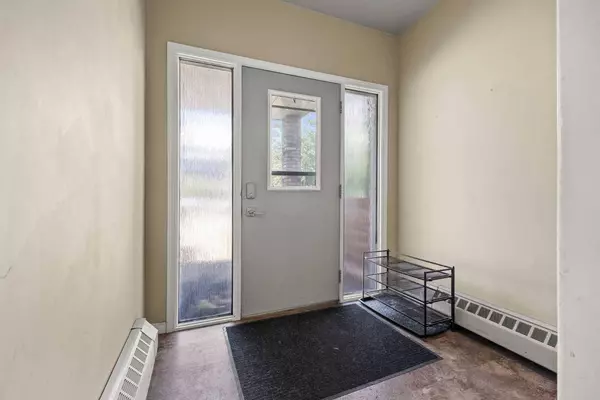 2122 15 ST SW #1 & 2, Calgary, AB T2T 3Y8