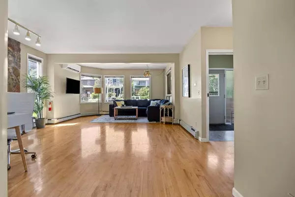 2122 15 ST SW #1 & 2, Calgary, AB T2T 3Y8