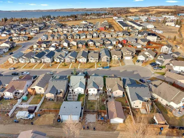 8 Horne Close, Sylvan Lake, AB T4S 0C4