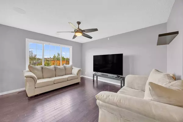 126 Windstone AVE SW, Airdrie, AB T4B 3R3