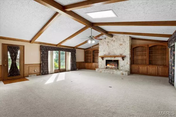 221 Tower Hill DR, Columbia, IL 62236