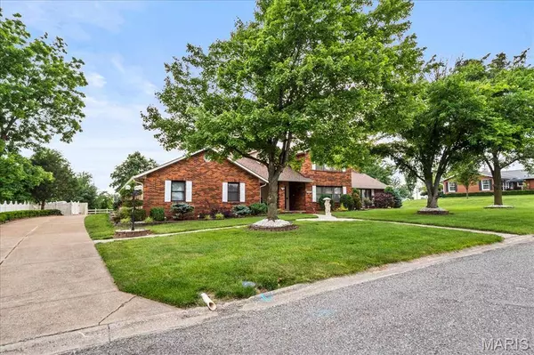 221 Tower Hill DR, Columbia, IL 62236