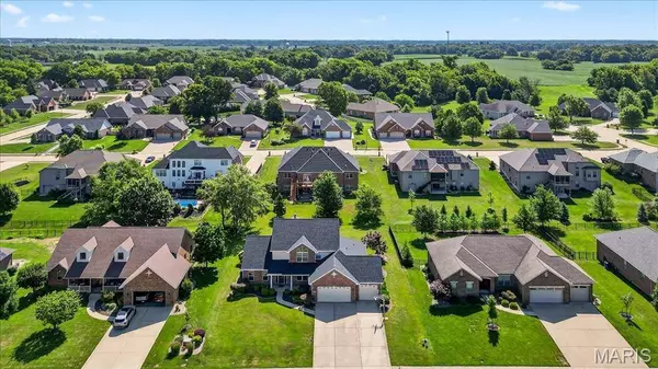 1618 Shadow RDG, Columbia, IL 62236