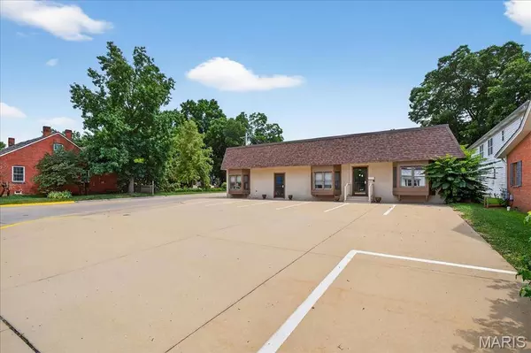 638 N Main ST, Columbia, IL 62236