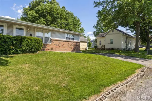 214 E Market ST, Columbia, IL 62236