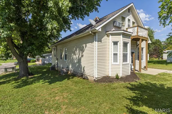 214 E Market ST, Columbia, IL 62236